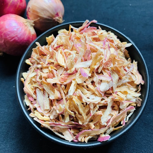 DEHYDRATED PINK ONION FLAKES